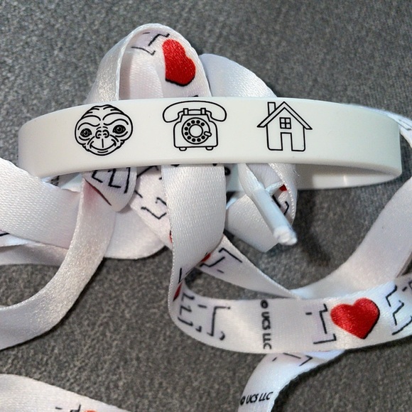 Universal E.T. The Extra-Terrestrial Accessories Collectibles - Picture 2 of 10